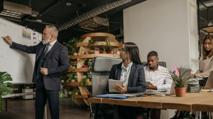 Best Online Platforms for Executive Leadership & Management Classes in the EU